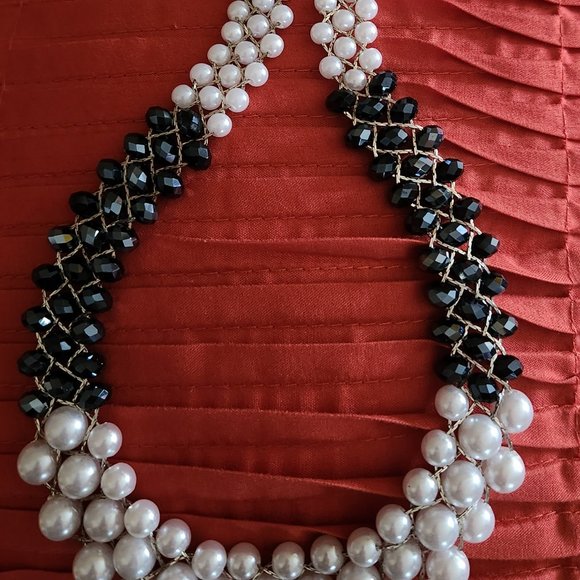 Ladies Fashion Beaded NWT Necklace Set - Picture 2 of 10